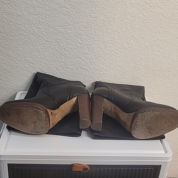 Rare! Michael KORS tall black leatherpull-on (wood block heal) boots. - Picture 3 of 7